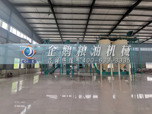 河南省農(nóng)業(yè)廳專家驗(yàn)收小組對(duì)蘭考花生基地及特香型花生油加工設(shè)備進(jìn)行綠色食品加工認(rèn)證驗(yàn)收(圖7) 河南省農(nóng)業(yè)廳專家驗(yàn)收小組對(duì)蘭考花生基地及特香型花生油加工設(shè)備進(jìn)行綠色食品加工認(rèn)證驗(yàn)收(圖7)